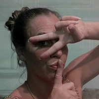 Slim sexy milf avatar