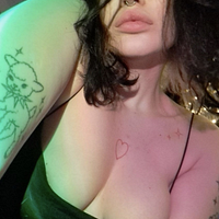 ChloeCurves avatar